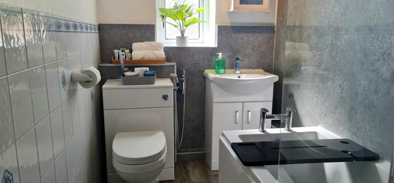 Immaculate 3-Bedrooms Dundee Apartment Bagian luar foto