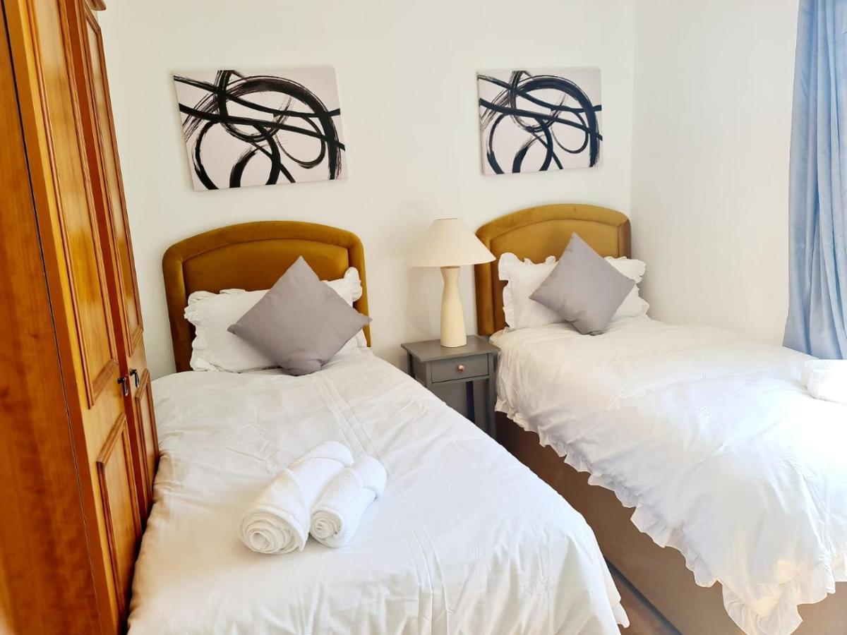 Immaculate 3-Bedrooms Dundee Apartment Bagian luar foto