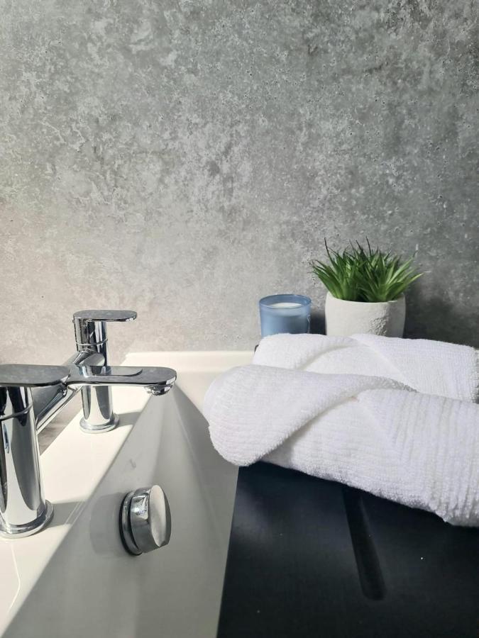 Immaculate 3-Bedrooms Dundee Apartment Bagian luar foto