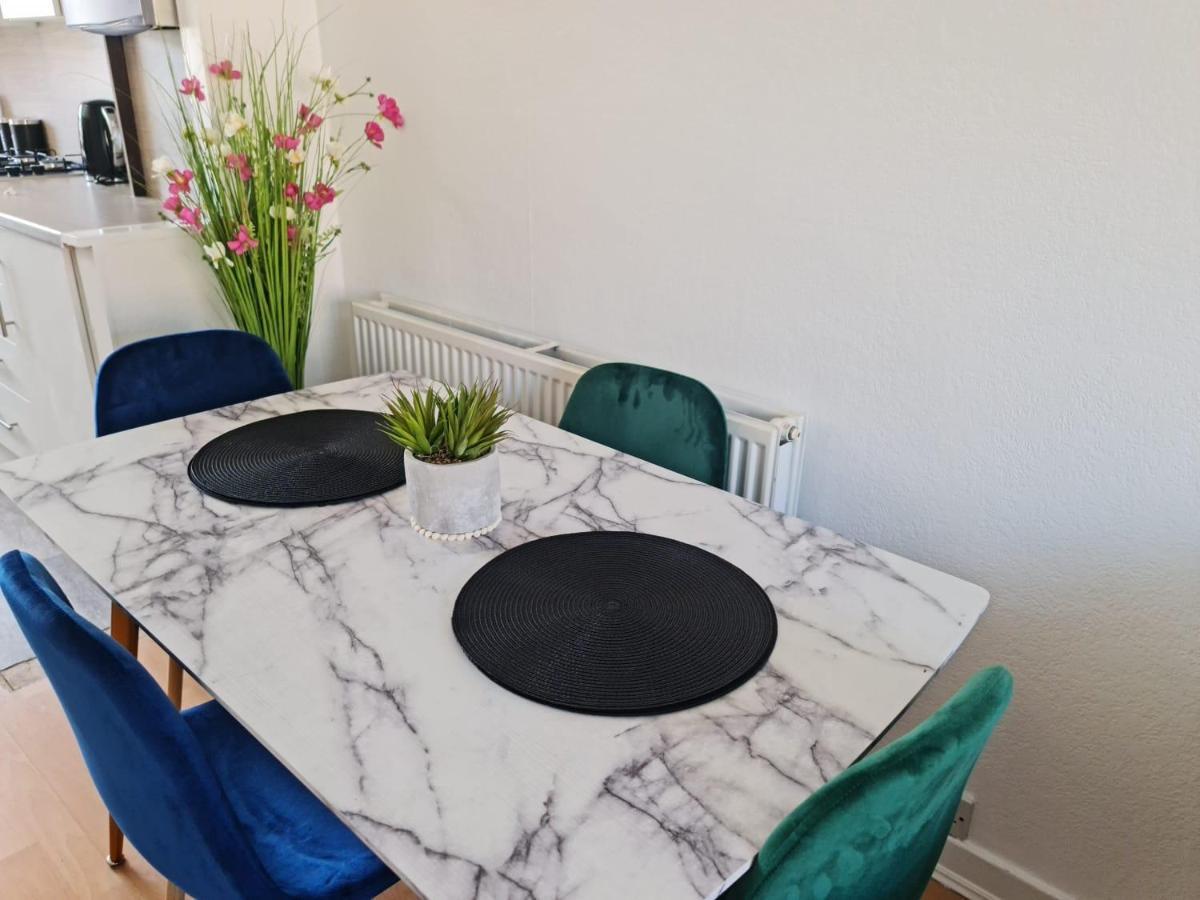 Immaculate 3-Bedrooms Dundee Apartment Bagian luar foto